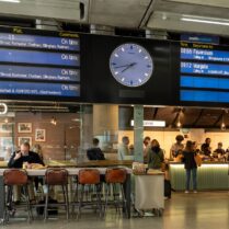Outside Benugo at St Pancras International